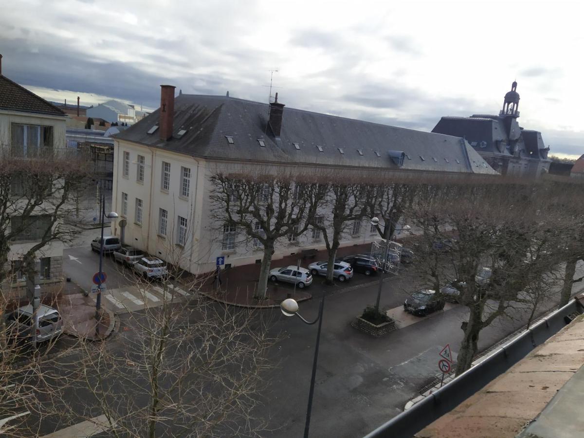 Bel Appartement En Plein Coeur De Ville เลอ ครูโซต์ ภายนอก รูปภาพ